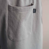 Gesäßtasche mit Tellem Label an grauer Heavyweight Sweatshorts