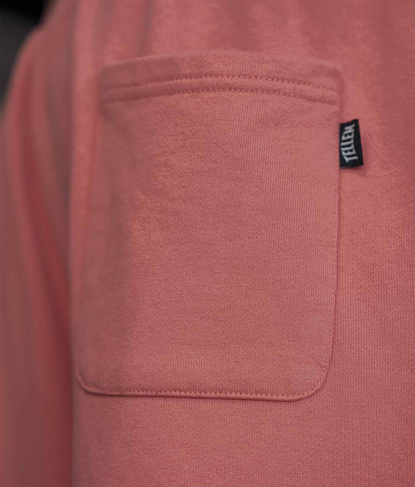 Gesäßtasche mit Tellem Label an roter Heavyweight Sweatshorts