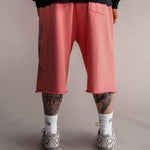 Rückansicht der roten 3/4 Shorts Herren mit Gesäßtasche und Logo-Print