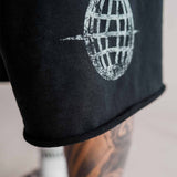 Offene Rollkante am Bein der schwarzen 3/4 Shorts aus 370 g/m² Baumwolle