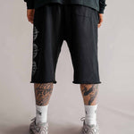 Rückansicht der schwarzen 3/4 Shorts Herren mit Gesäßtasche und Logo-Print
