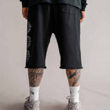Rückansicht der schwarzen 3/4 Shorts Herren mit Gesäßtasche und Logo-Print