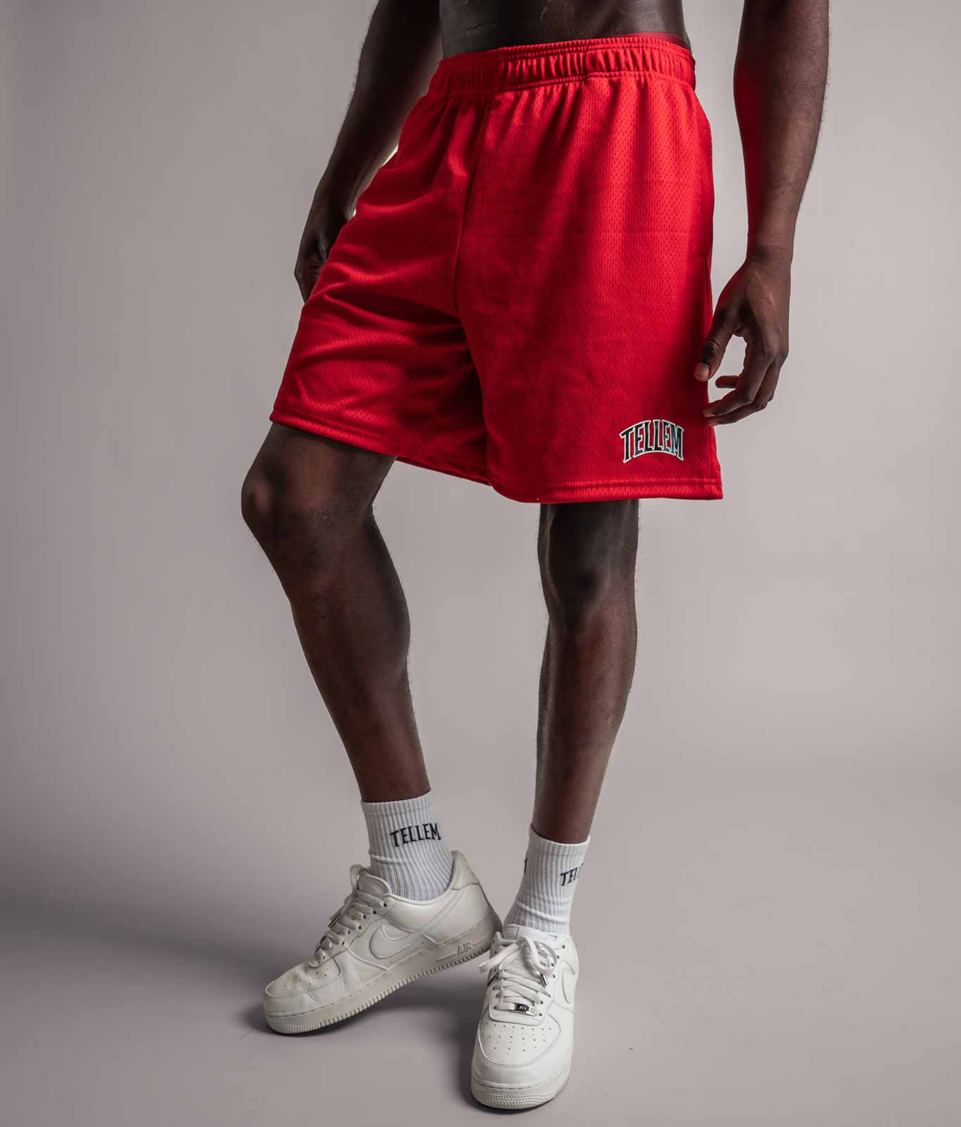 TELLEM Mesh Shorts Rot Model Tragebild