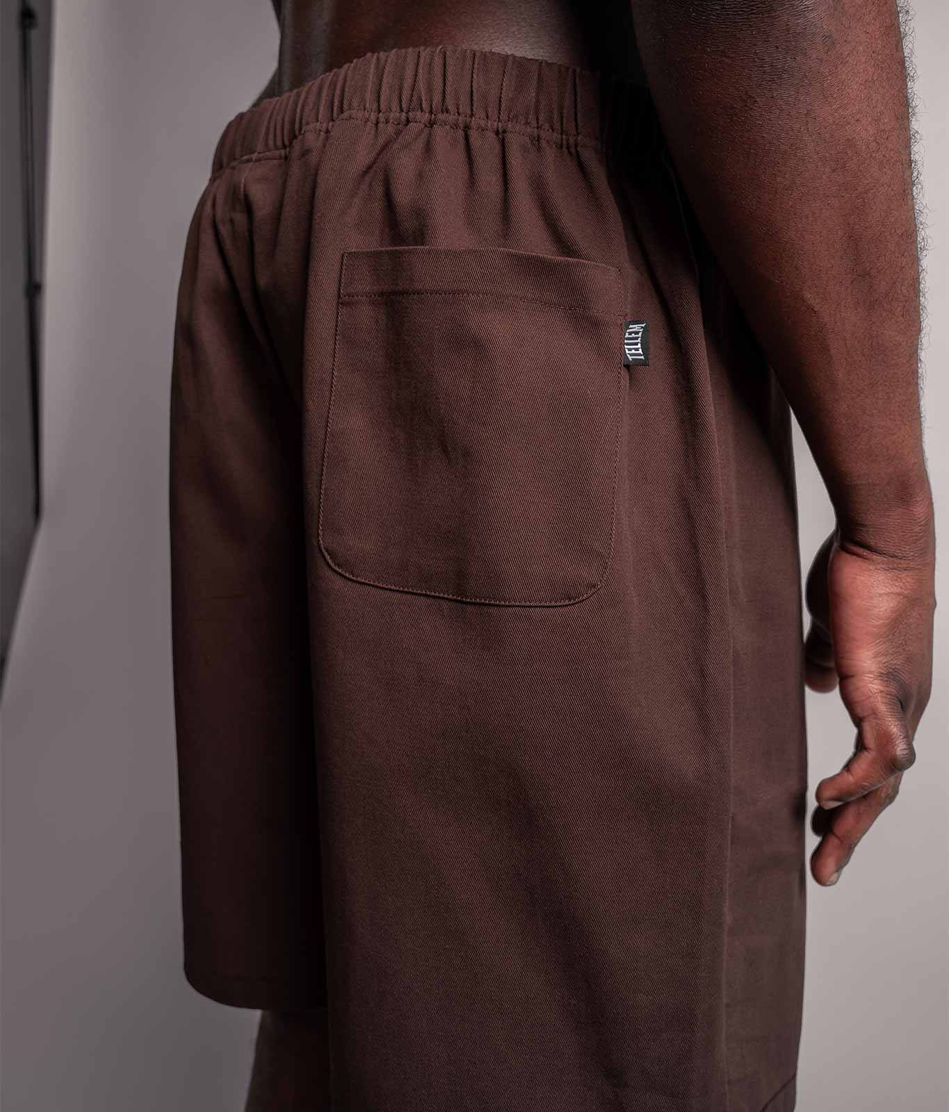 Backpocket von der braunen TELLEM Baumwoll Shorts aus Cotton Twill mit lockerem Fit.