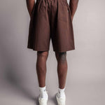 Rückseite von der braunen TELLEM Baumwoll Shorts aus Cotton Twill mit Backpocket