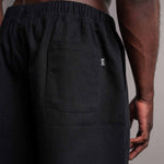 Backpocket von der schwarzen TELLEM Baumwoll Shorts aus Cotton Twill mit gewebten Logo