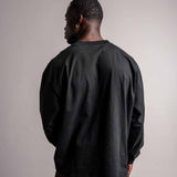 Rückenansicht vom schwarze TELLEM Longsleeve aus 100 % Baumwolle mit lockerem Fit.