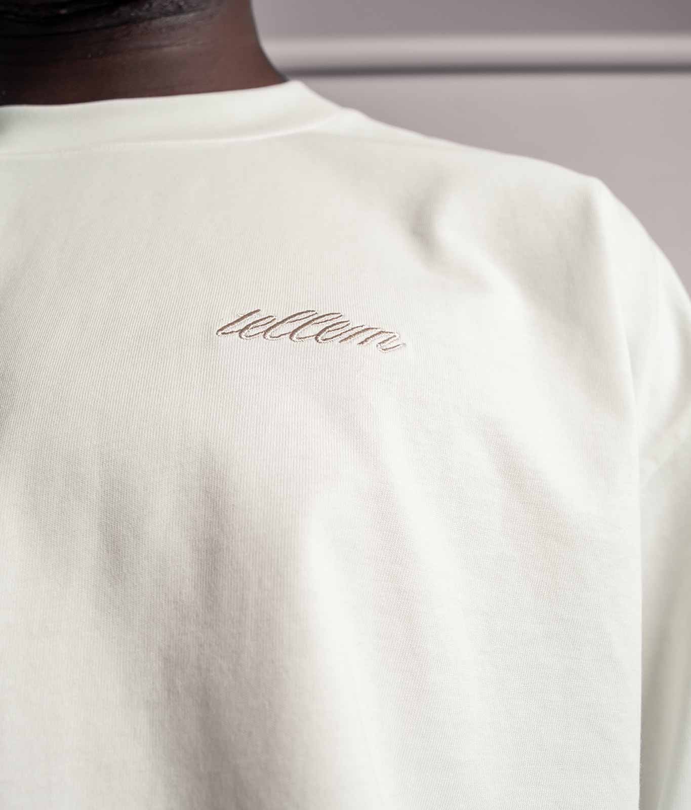 Gesticktes Tellem logo vom weißen TELLEM Longsleeve aus 100 % Baumwolle